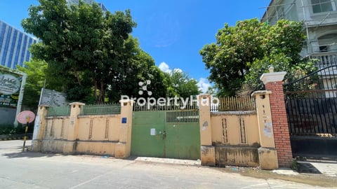 Corner Land for Sale in Sangkat Chroy Changvar
