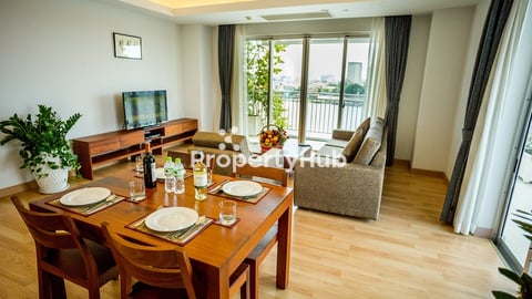 Spacious 1-Bedroom Riverfront Apartment for Rent in Chroy Changvar 