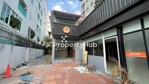 ផ្ទះអាជីវកម្មសម្រាប់ជួល នៅផ្សារដើមថ្កូវ