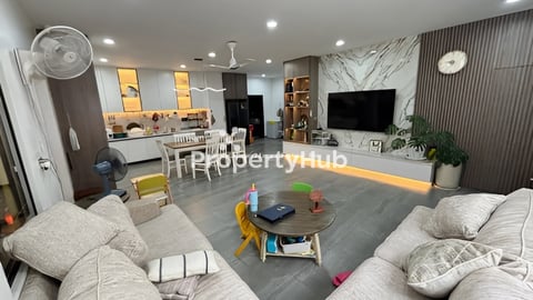 ផ្ទះកែងសម្រាប់លក់បន្ទាន់ នៅសង្កាត់ផ្សារដើមថ្កូវ