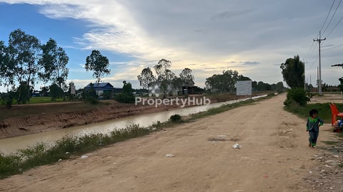 ដីបែកចាន ជាប់ផ្លូវប្រព័ន្ធរដ្ឋ៦០ម៉ែត្រ