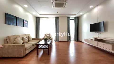 Spacious 1 Bedroom Apartment with Balcony in Beoung Tompun