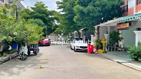 🏘 វីឡាកូនកាត់ (LA) ក្នុងបុរី ភ្នំពេញថ្មីរីជេនថ៏ផាក ត្រូវការលក់បន្ទាន់ខ្លាំង