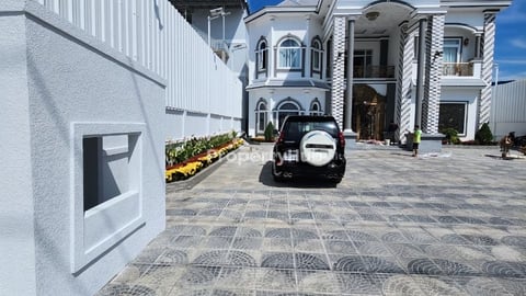 Villa for rent large yard