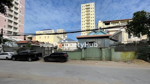 ដីលក់បន្ទាន់នៅសង្កាត់ផ្សារដើមថ្កូវ ខណ្ឌចំការមន ទីតាំងល្អសម្រាប់សង់ផ្ទះវីឡា ឃ្លាំ