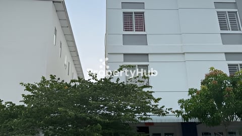 លក់ផ្ទះកែងឌឿងហៀមសល់ 1.75 ធ្វើដំបូលហើយនឹង ទ្បៅតឺមួយជាន់លក់ដូរតកសុីបាន😍