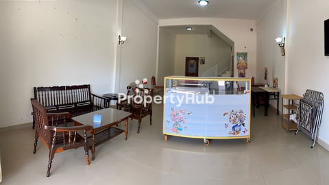 ផ្ទះអាជីវកម្ម មានចំណូល លក់ផ្ទាល់ៗ