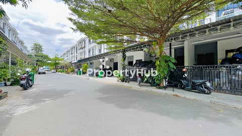 🏡វីឡាកូនកាត់ LA (កែង) ក្នុងបុរី Villa Town ត្រូវការលក់បន្ទាន់ខ្លាំង