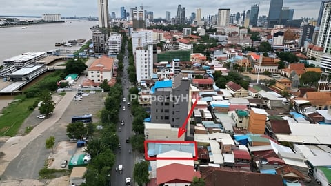 ដីកែងផ្លូវមាត់ទន្លេ  ម្តុំផែថ្មរ