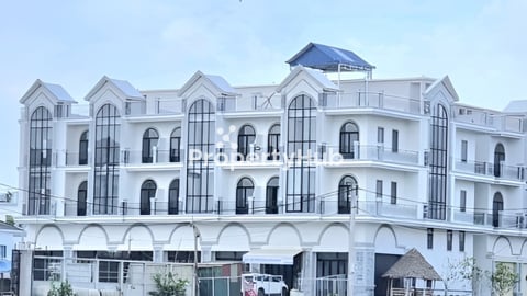 ផ្ទះល្វែងទ្វិនហាន