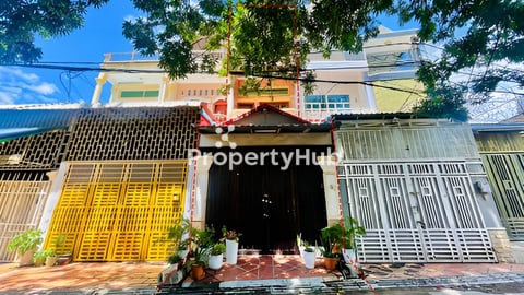 🏘 ផ្ទះល្វែង នៅជិតផ្សារចំរើនផល (បឹងទំពុន) ត្រូវការលក់បន្ទាន់ខ្លាំង