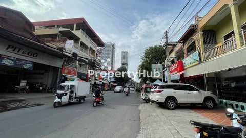 Exceptional Corner Shop for Rent at Toul Tum Pung Market