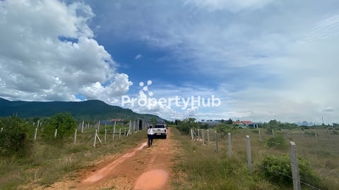 ដីលក់ ទីតាំង ខេត្តកំពត   ទំហំ  ទទឹង 20m  *បណ្តោយ 40m ស