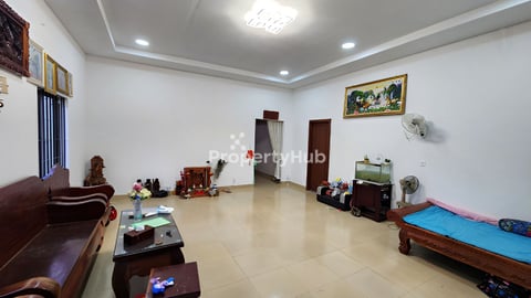 ផ្ទះលក់បន្ទាន់ខ្លាំងជិតរង្វង់មូលគួរស្រូវទល់មុខអាគារខុនដូរជប៉ុន