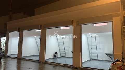 តូបជួលបុរីពិភពថ្មីឈូកវ៉ា2 តំលៃ1ខែ170$ ភ្លេីងបំបែកចេញពីរដ្ធ តាមតូបនីមួយៗរួចជាស្រេ