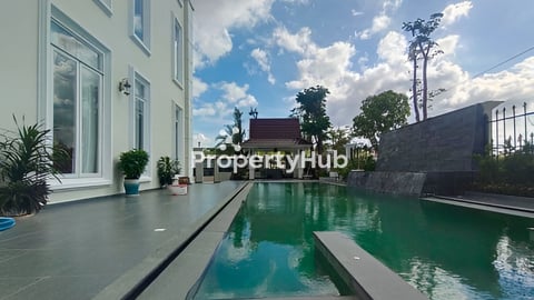 វីឡាអាងហែលទឹកសម្រាប់លក់​ នៅជិតអ៉ីអន2 ក្នុងសង្កាត់ឃ្មួញ​ ខណ្ឌសែនសុខ​ រាជធានីភ្នំព