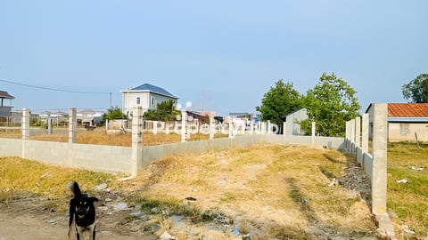 ដីលក់ប្រញាប់យកលុយសងគេ