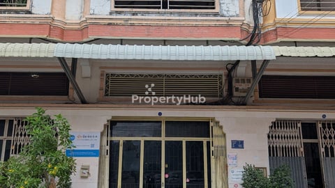 ផ្ទះល្វែង Eo សម្រាប់ជួល នៅ ទឹកថ្លា - 3 បន្ទប់គេង 2 បន្ទប់ទឹក 