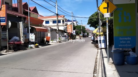 ដីលក់ មានបន្ទប់ជួល និងផ្ទះ១ល្វែង