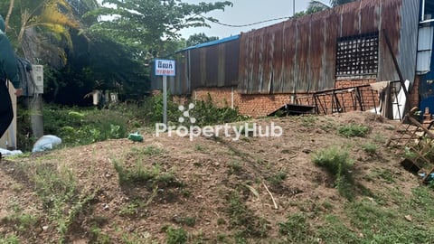 លក់ដីំមួយកន្លែងជិតផ្សារកំពុងត្រឡាច