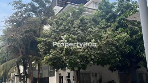 វីឡាកូនកាត់កែង LA បុរីប៉េងហួតដឹស្តាព្រីមៀរ៍