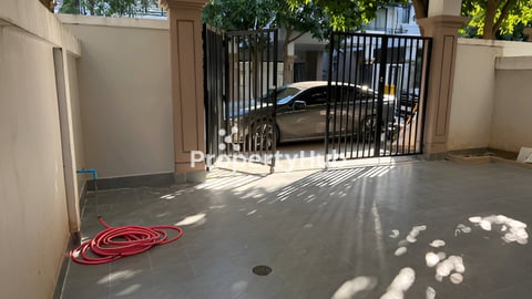 ផ្ទះវីឡាភ្លោះAសម្រាប់ជួលនៅក្នុង បុរីប៉េងហួត60m