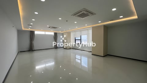 ការិយាល័យជួលនៅជិតផ្សារទួលទំពូង  Basic décor office Space for rent near Russian m