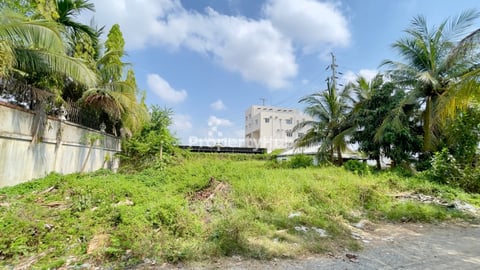 ដីខ្នាតវិឡា ត្រូវការលក់បន្ទាន់ ទីតាំងក្រោយកន្លែងឆៀកឡានផ្លូវម៉ុងឬទ្ធី