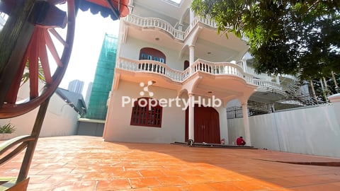 វីឡាសម្រាប់ជួល នៅទន្លេបាសាក់