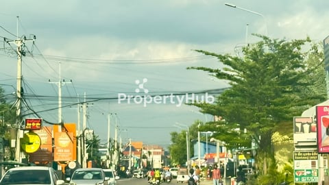 ដីផ្ទះមាន20បន្ទប់លក់បន្ទាន់ទំហំ10*40សល់មុខ4mក្រោយ2m（កាត់ប្លង់រឹងជូន)តំលៃ280000$ច