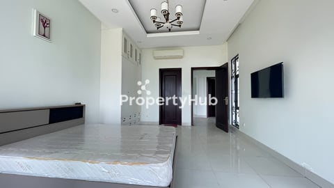 វីឡាឃ្វីនសម្រាប់ជួល នៅបុរី វីឡាថោន