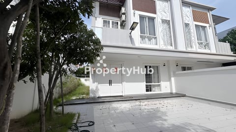 វីឡាភ្លោះសម្រាន់លក់នៅបុរីឌឺផ្លរ៉ា