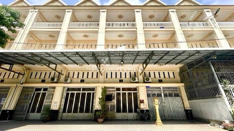 💥ផ្ទះល្វែង លក់បន្ទាន់ខ្លាំង! តម្លៃក្រោមទីផ្សារខ្លាំង នៅម្តុំផ្លូវទ្រុងមាន់ 2004