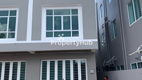 ផ្ទះអាជីវកម្មស្ថិតនៅផ្សារចុងព្រែក