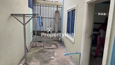 ផ្ទះអាជីវកម្ម​ លក់ឡៃឡុង​ពីធានាគា​