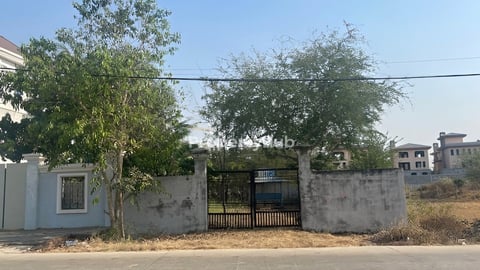 ដីលក់បន្ទាន់ ក្បែរបុរីជីបម៉ុង និងផ្សារទំនើបអ៉ីអន០៣