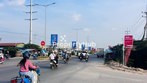 ផ្ទះអាជីវកម្មមានបន្ទប់ជួល6បន្ទប់ស្រាប់ខាងលើអាចសង់បាន3បន្ទប់ទៀតព្រោះមានគ្រោងសាងសង