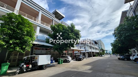 ផ្ទះល្វែង សម្រាប់ជួល !! បុរីពិភពថ្មី ឡាសែនសុខ ជាប់ AEON 2