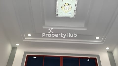 ផ្ទះកែងអាជីវកម្មជាប់ផ្លូវជាតិលេខ4