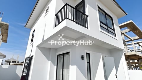 ផ្ទះលក់មានសម្ភារៈប្រេីប្រាស់​ ១​ កំប្លេរ