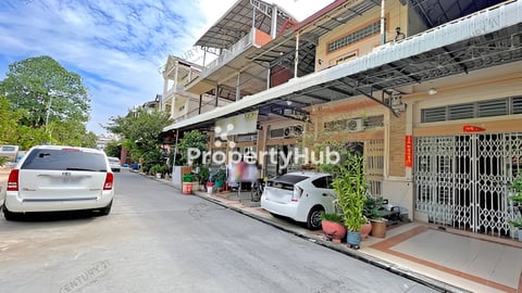 🏘ផ្ទះល្វែង ក្នុងបុរី ម៉េងលី (ទល់មុខសួន) ត្រូវការលក់បន្ទាន់ខ្លាំង