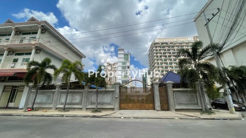 Prime Corner Land for Sale in Khan Sen Sok