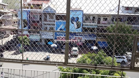 ផ្ទះលក់ជាន់ទី2នៅជិតផ្សារដេប៉ូ