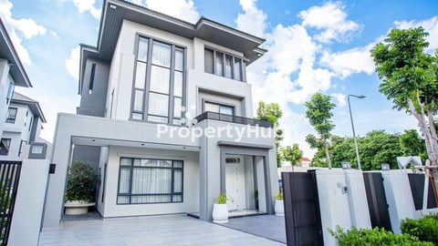 Corner and Beautiful Queen Villa for Rent in Russey Keo