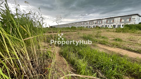 ដីឡូរ ក្នុងបុរី East Land And Home