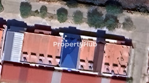 ដំបូលផ្ទះសម្រាប់ជួលដាក់អង់តែនទូរស័ព្ទ