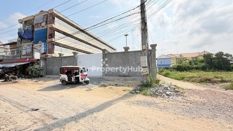 ដីកែងត្រូវការដាក់លក់បន្ទាន់ ទីតាំងសែនសុខ ចុះពីផ្លូវ58P បន្តិច ក្បែរមណ្ឌលសុខភាពភ្