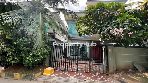 Twin villa for rent at borey near street 371