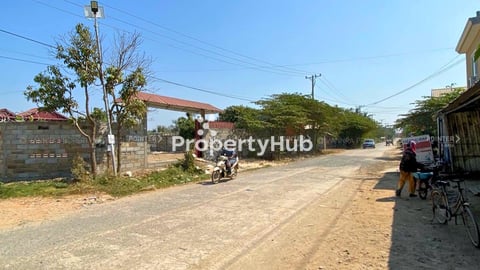 ដីលក់នៅជិតផ្លូវព្រែកហូរ