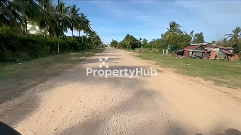 #ដីលក់នៅកៀនស្វាយ(ចុះពីផ្លូវជាតិលេខ១ តែ500m ទេ)-​ ទំហំដី៖​ 1 ហិកតា